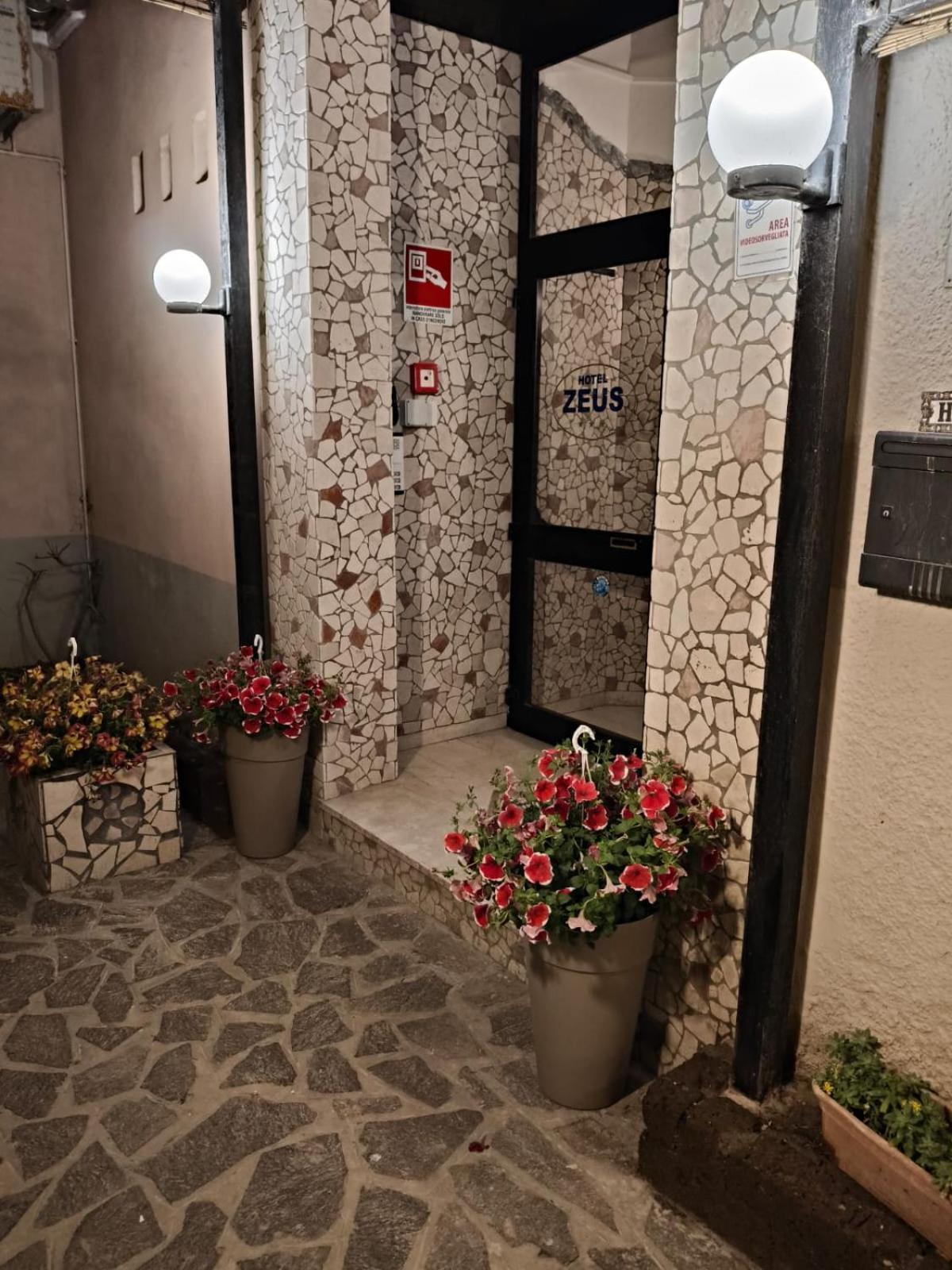 Hotel Zeus 利多克拉西 外观 照片