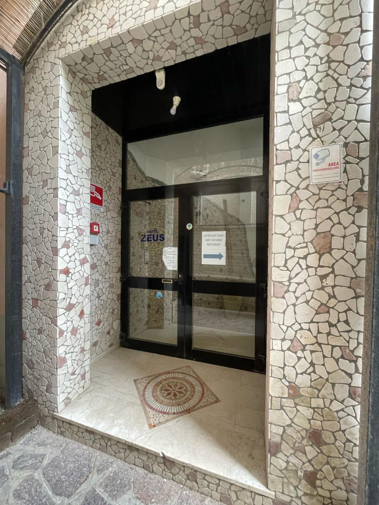 Hotel Zeus 利多克拉西 外观 照片